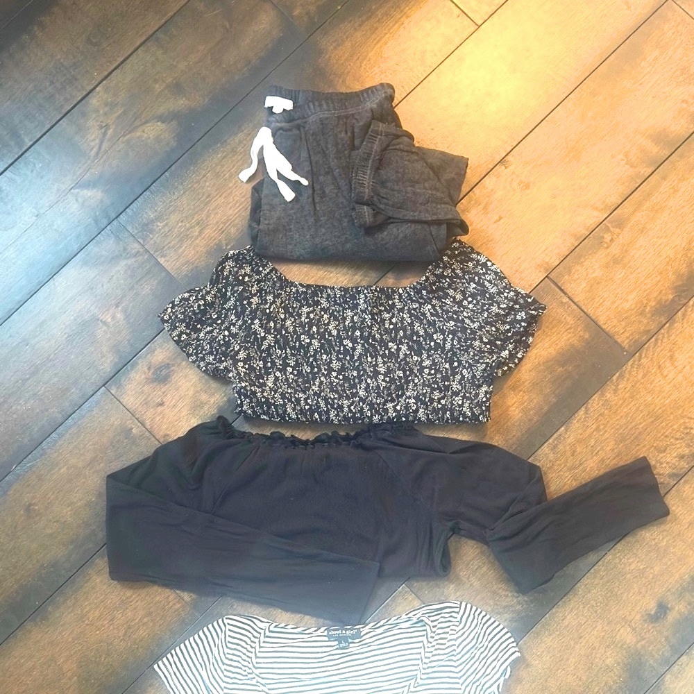 4piece lot NWOT Crop Tops & Joggers used like new